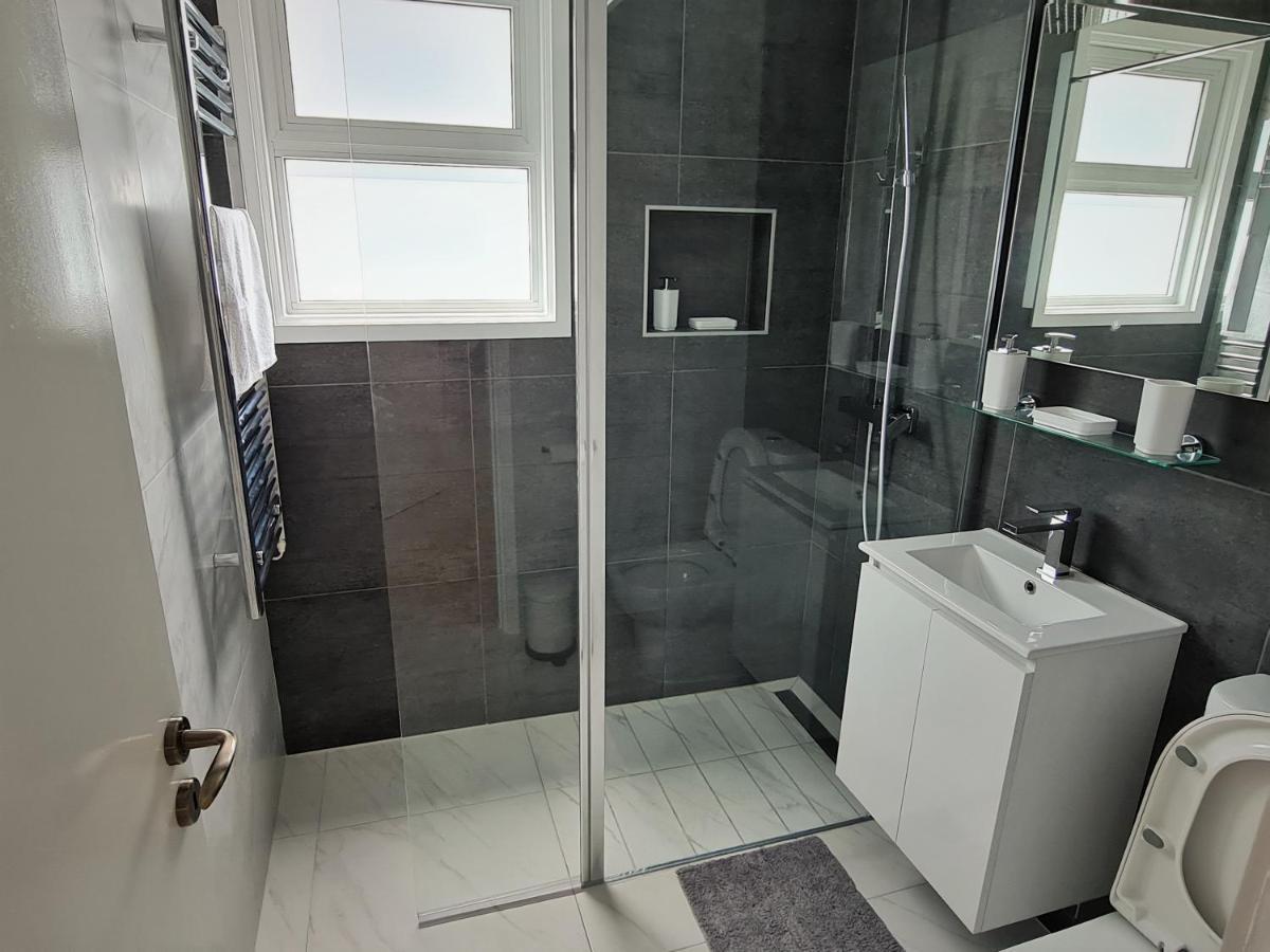 Easystay Two Bedroom Apartment Larnaca Bagian luar foto