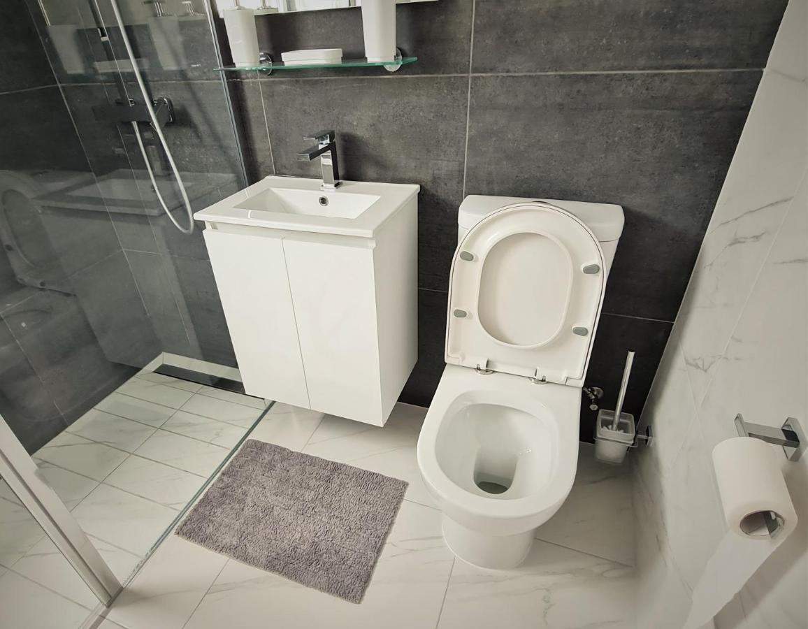 Easystay Two Bedroom Apartment Larnaca Bagian luar foto
