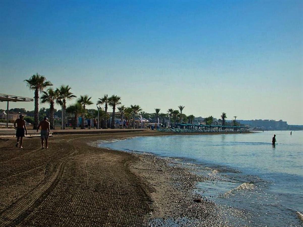 Easystay Two Bedroom Apartment Larnaca Bagian luar foto