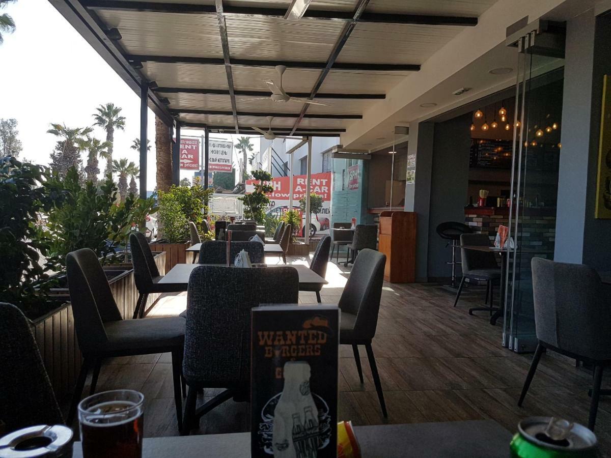 Easystay Two Bedroom Apartment Larnaca Bagian luar foto
