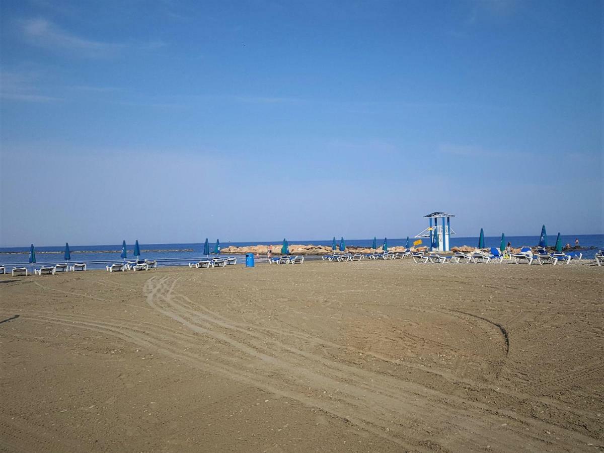 Easystay Two Bedroom Apartment Larnaca Bagian luar foto